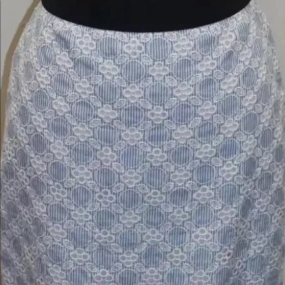 Ann Taylor Women Embroidered Pencil Skirt 6 Blue White - Picture 2 of 3